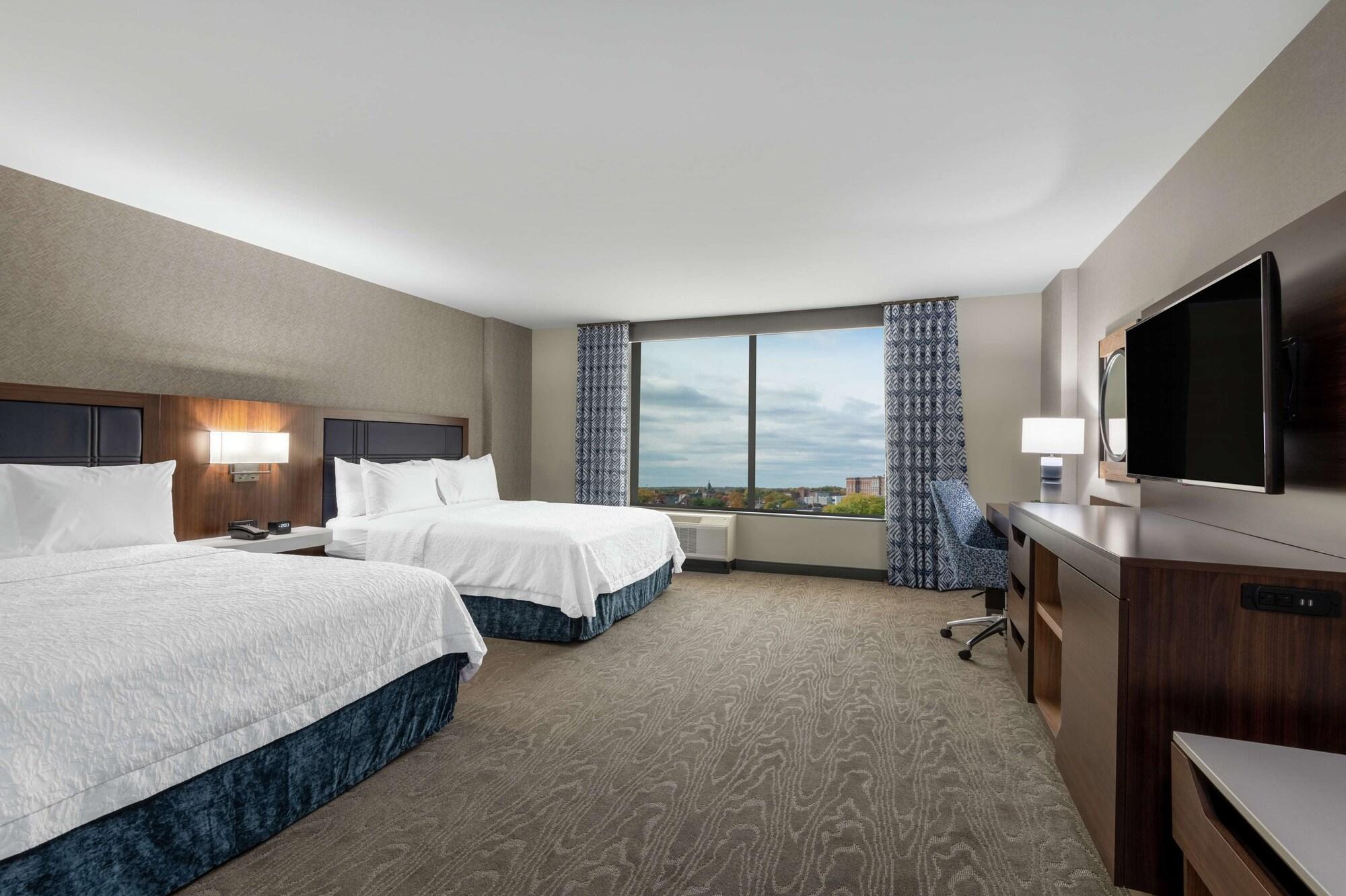 Hampton Inn & Suites Fort Wayne Downtown Exterior photo